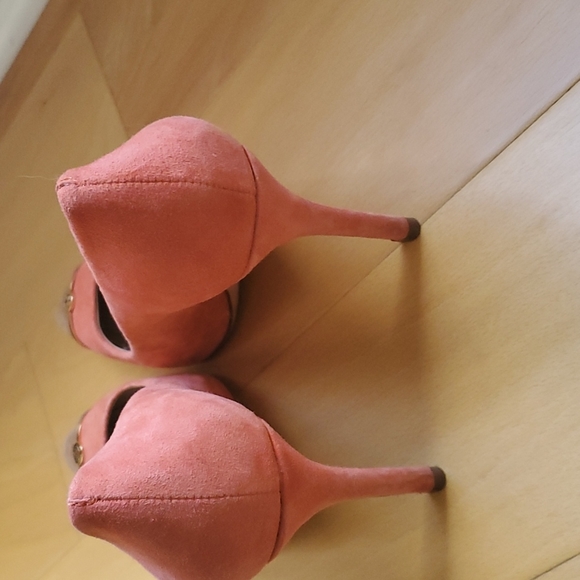 Tory burch sued pumps . Size 7.5 M. Used once . 3.5 heel. - Picture 3 of 5